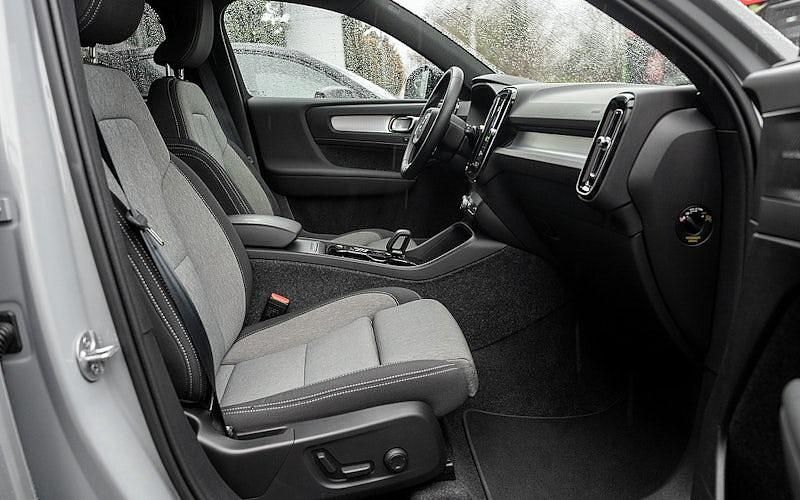 Gebraucht Volvo XC40 Plus 197 PS (144 kW) 2024 Grau SUV