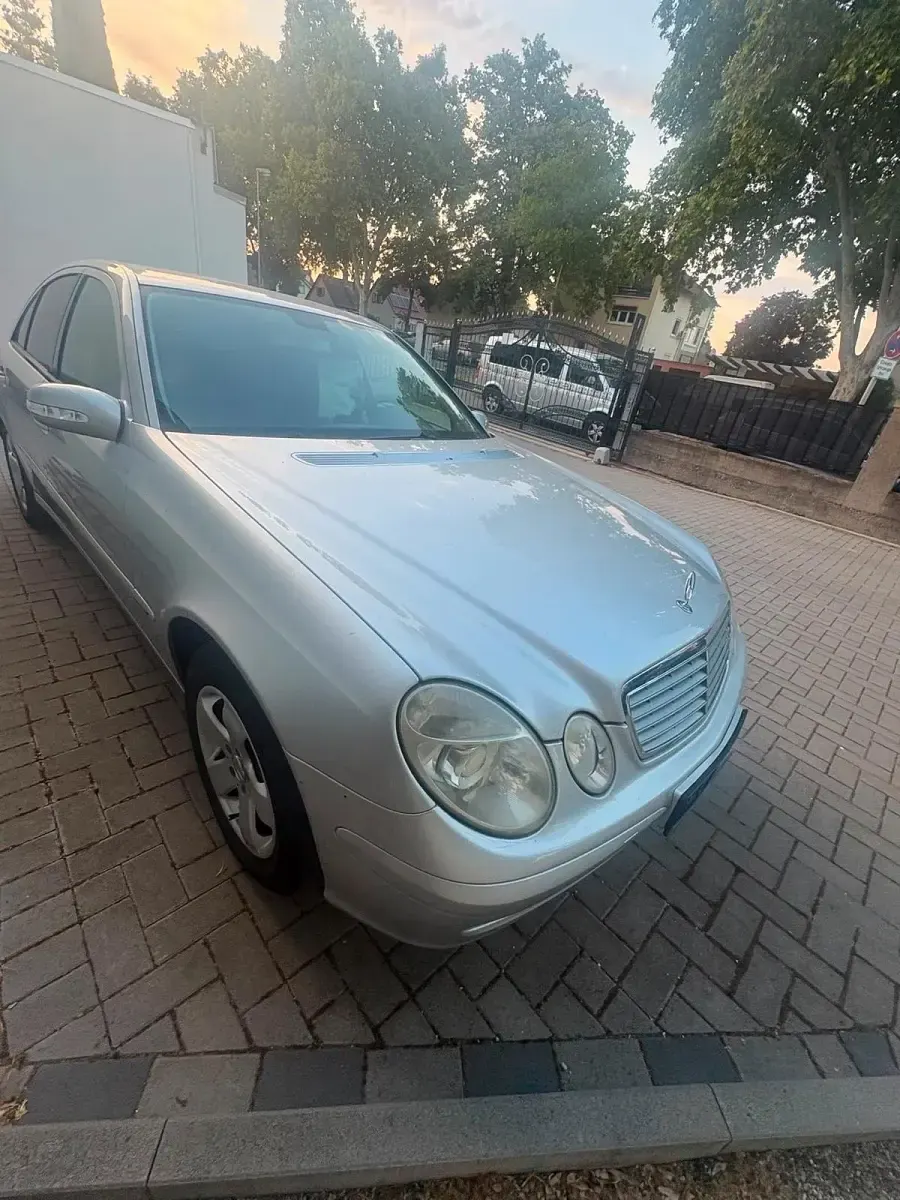Gebraucht Mercedes E200 122 PS (89 kW) 2004 Silber Limousine