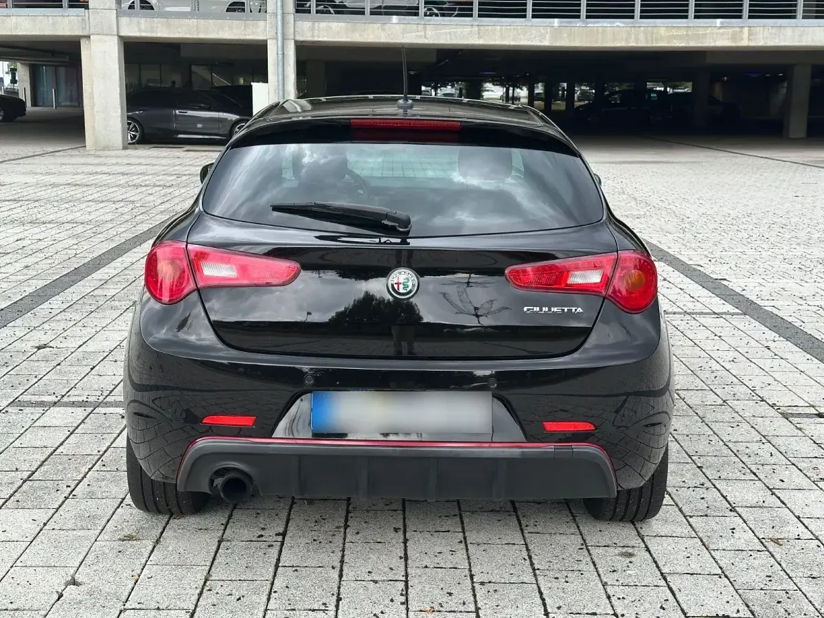 Gebraucht Alfa Romeo Giulietta 150 PS (110 kW) 2017 Schwarz Kleinwagen