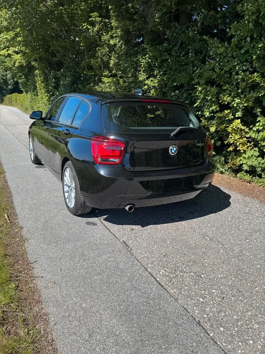 Gebraucht BMW 118 143 PS (105 kW) 2011 Schwarz Kleinwagen
