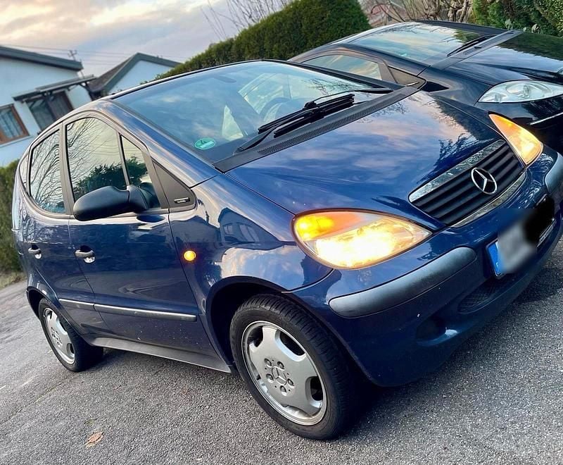 Blau Gebraucht 2002 Mercedes A140 Kleinwagen | 2.700 € - Bild 1/2