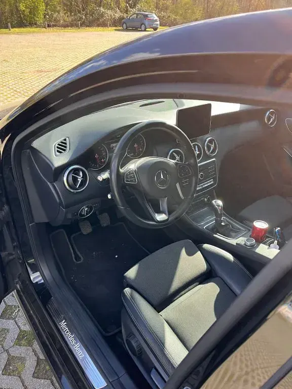Gebraucht Mercedes A180 Style 122 PS (89 kW) 2017 Schwarz Limousine