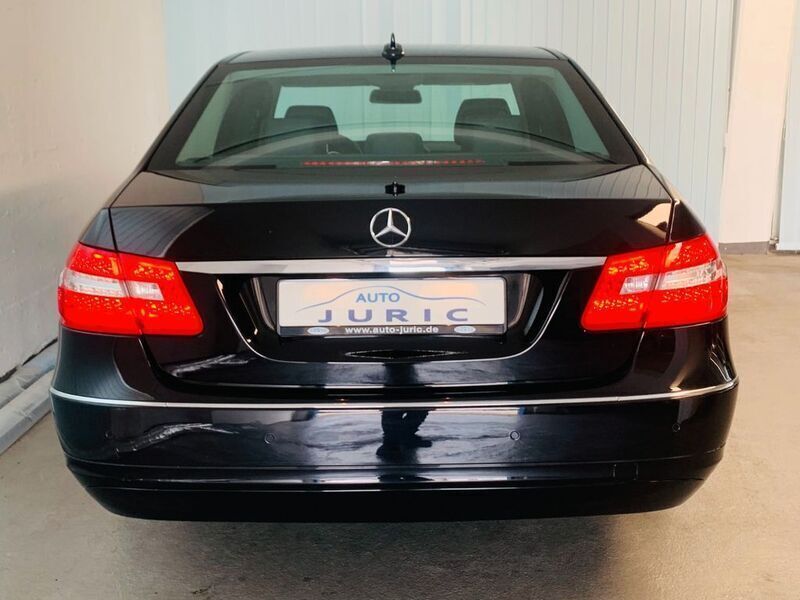 Gebraucht Mercedes E220 170 PS (125 kW) 2011 Schwarz Limousine