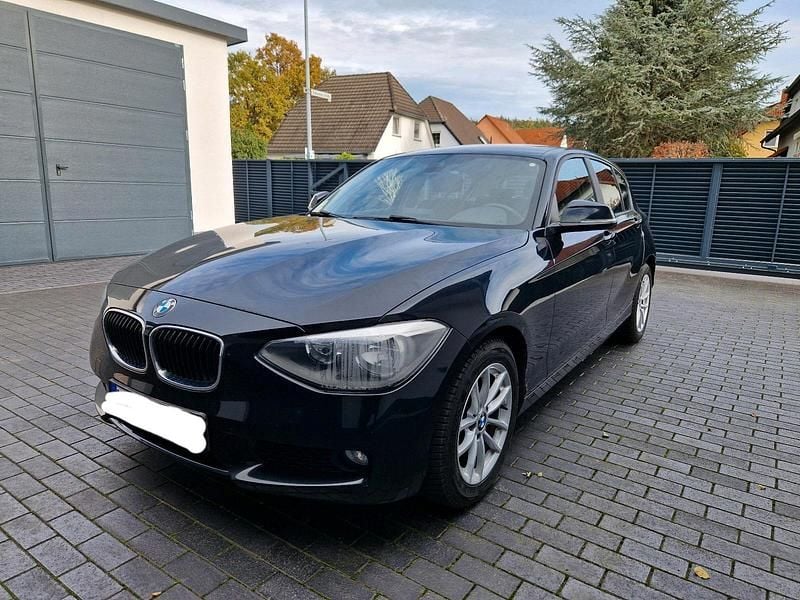 Schwarz Gebraucht 2012 BMW 118 Comfort Edition Kleinwagen | 6.990 € (Fairer Preis) - Bild 1/4