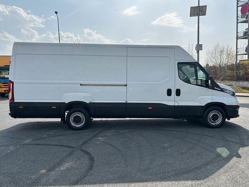 Gebraucht Iveco Daily 156 PS (114 kW) 2020 Weiß Van / Kleinbus