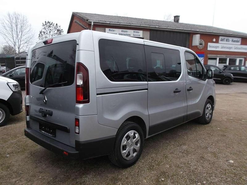 Gebraucht Renault Trafic Life 150 PS (110 kW) 2023 Highland grey Van / Kleinbus