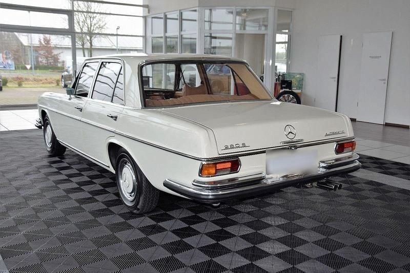 Gebraucht Mercedes 280 140 PS (102 kW) 1971 Weiß Limousine