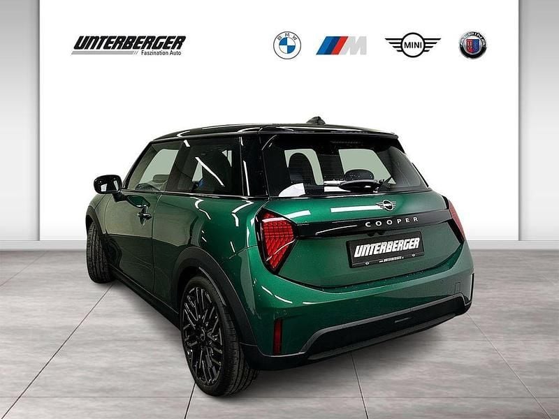Gebraucht Mini Cooper Favoured 156 PS (114 kW) 2024 Grün Kleinwagen