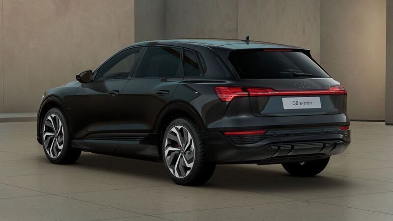 Gebraucht Audi Q8 e-tron S-Line 300 kW (408 PS) 2024 Daytonagrau perleffekt SUV