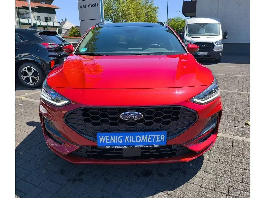 Gebraucht Ford Focus ST 125 PS (91 kW) 2023 Fantasticrot metallic (metallic) Kombi