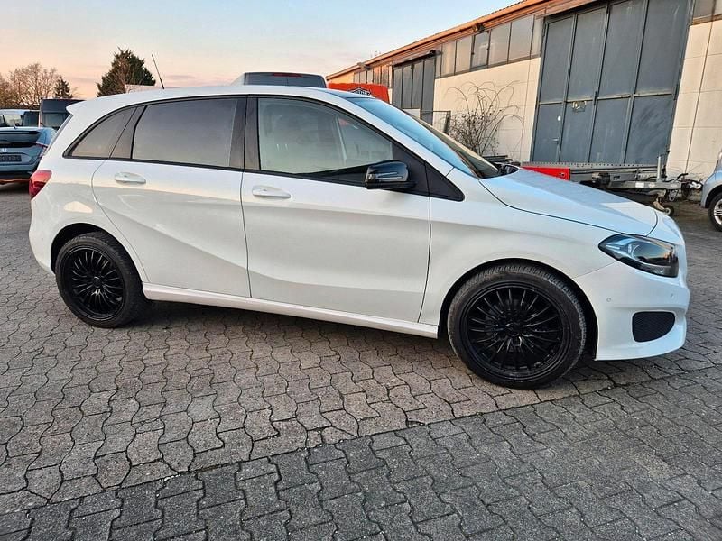 Gebraucht Mercedes B220 170 PS (125 kW) 2019 Weiß Van / Kleinbus