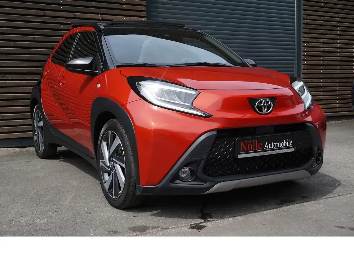 Gebraucht Toyota Aygo X X-plore 72 PS (52 kW) 2022 Rot SUV