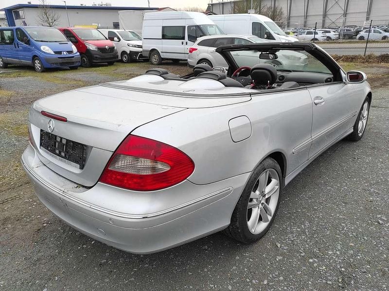 Usata Mercedes CLK280 231 CV (169 kW) 2006 Argento Cabrio