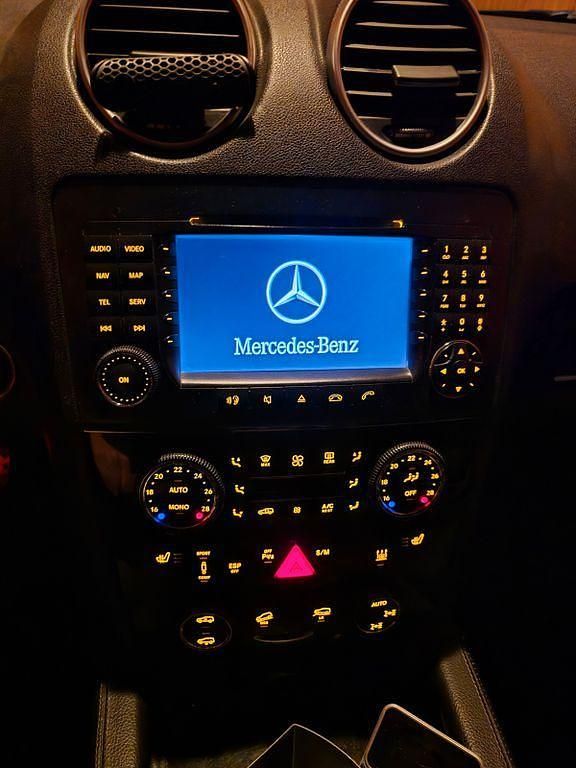 Gebraucht Mercedes ML420 306 PS (225 kW) 2007 Gelb SUV