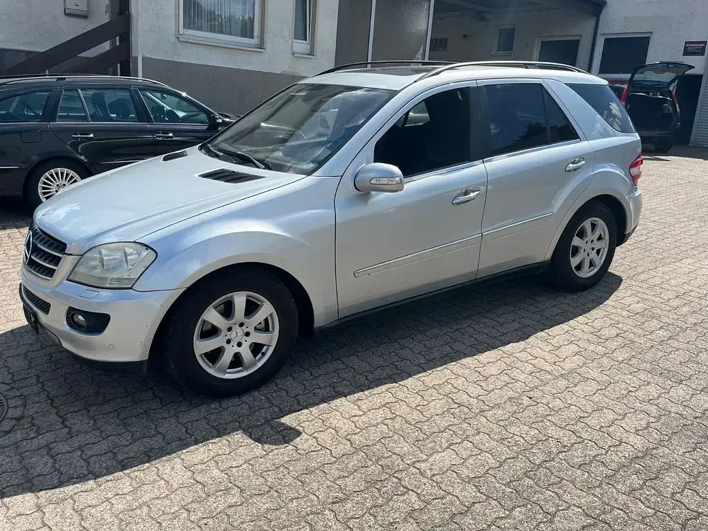 Gebraucht Mercedes ML320 224 PS (164 kW) 2006 Silber SUV