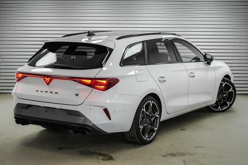 Gebraucht Cupra Leon VZ 333 PS (244 kW) 2025 Glacial white metallic (2y)