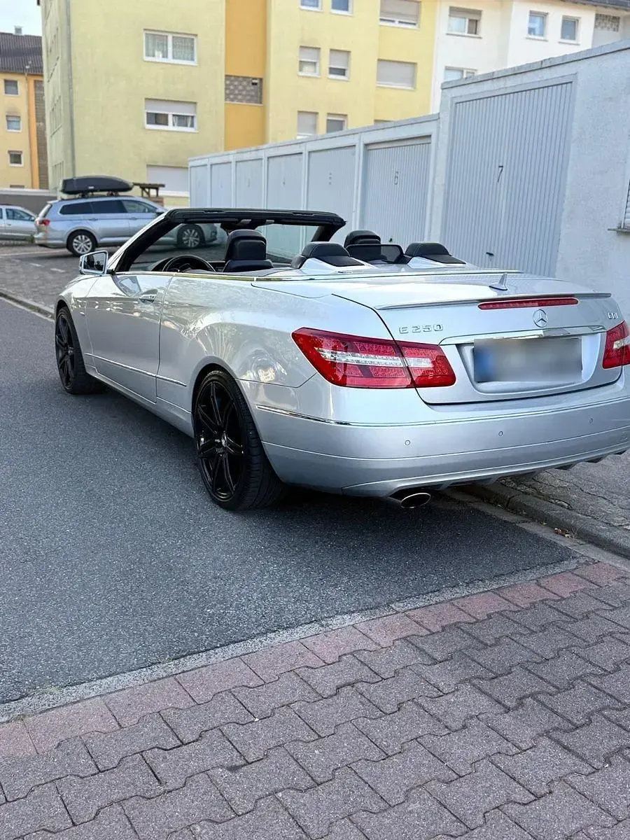 Gebraucht Mercedes E250 Elegance 204 PS (150 kW) 2010 Silber Cabrio