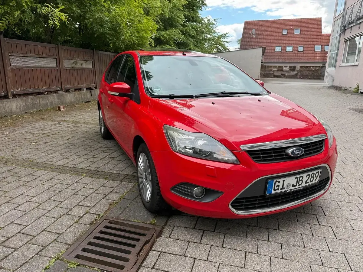 Gebraucht Ford Focus Sport 116 PS (85 kW) 2009 Rot Limousine