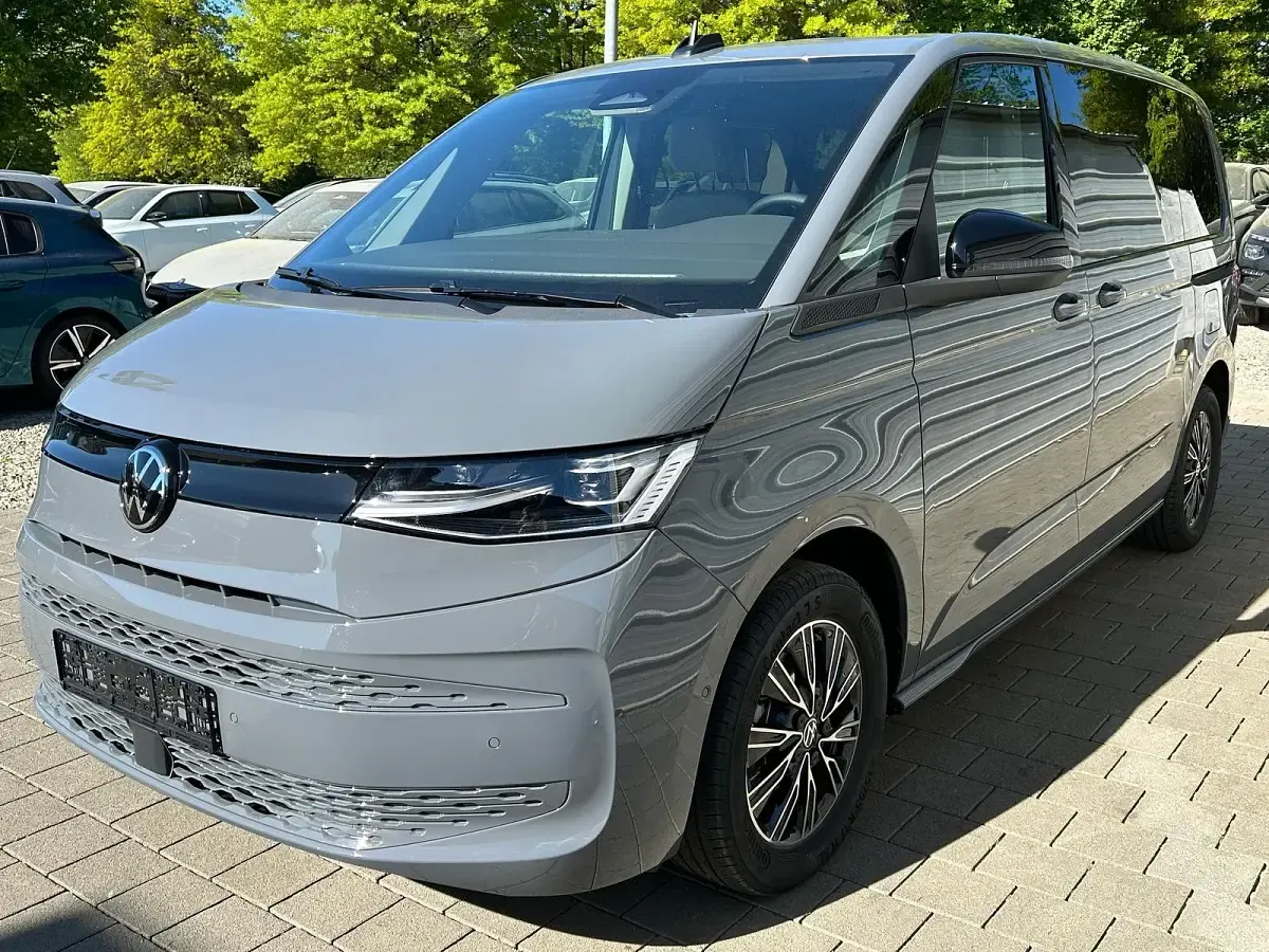 Neu VW Multivan 150 PS (110 kW) 2026 Pure grey uni Van / Kleinbus