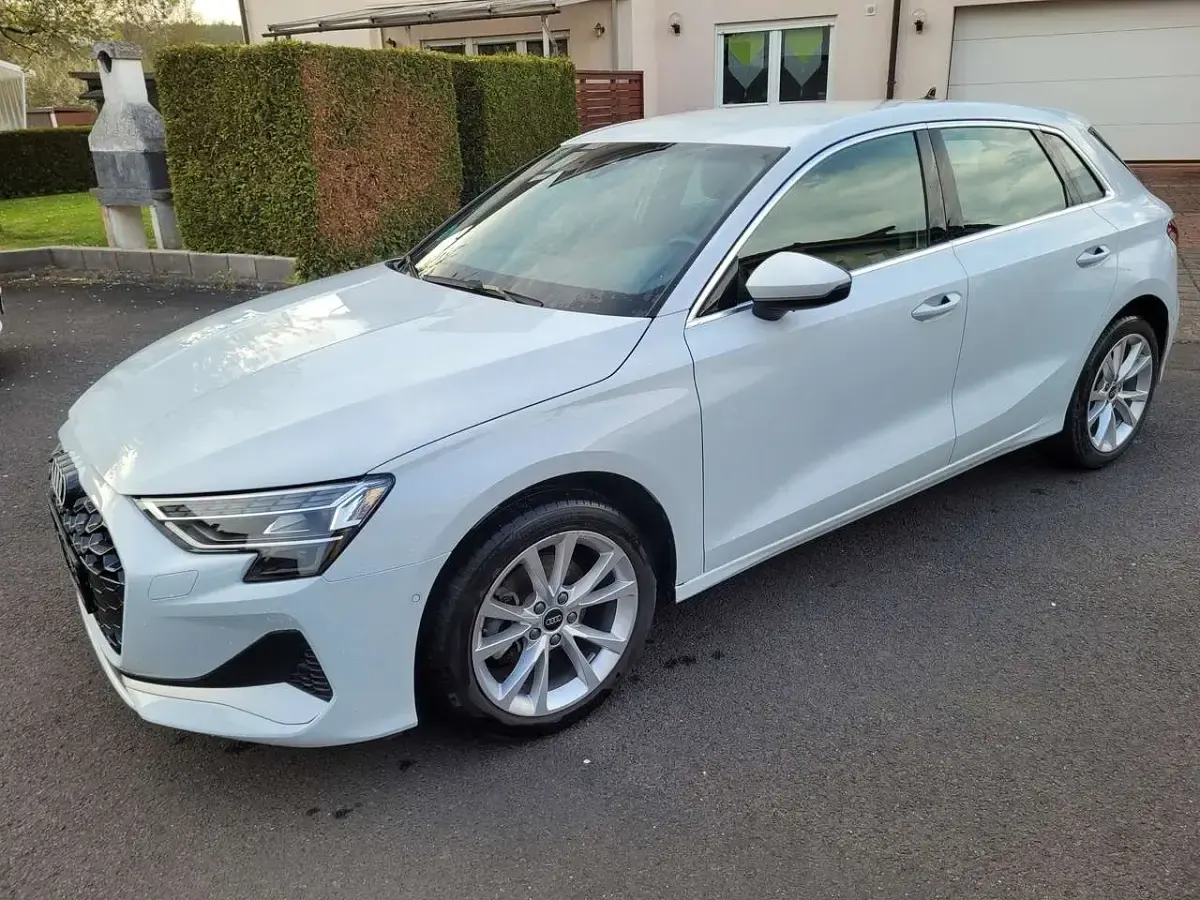 Gebraucht Audi A3 Advanced 116 PS (85 kW) 2024 Gletscherweiß metallic Kleinwagen