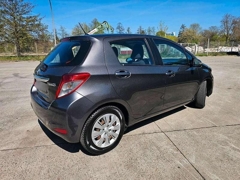 Gebraucht Toyota Yaris Multidrive S 99 PS (72 kW) 2012 Grau Kleinwagen
