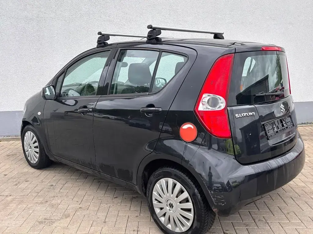 Gebraucht Suzuki Splash Comfort 65 PS (47 kW) 2011 Schwarz Kleinwagen