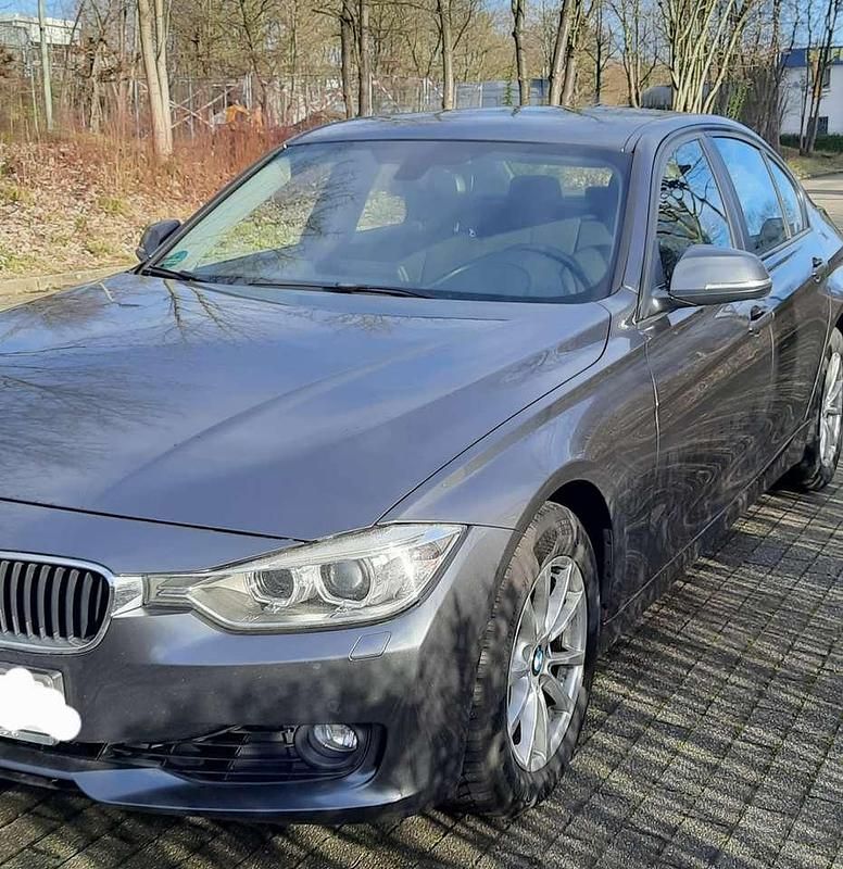 Gebraucht BMW 320 184 PS (135 kW) 2012 Grau Limousine