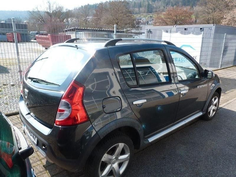 Gebraucht Dacia Sandero Stepway 90 PS (66 kW) 2012 Grau Limousine