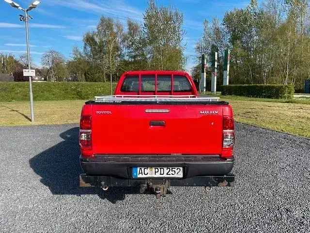Gebraucht Toyota HiLux 144 PS (105 kW) 2015 Rot Pickup