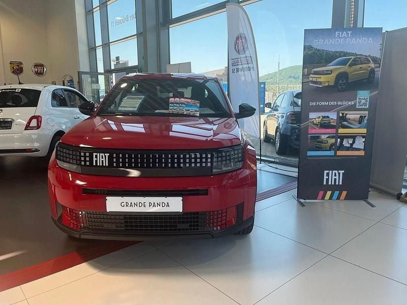 Neu Fiat Grande Panda Red 83 kW (113 PS) 2025 Rot Kleinwagen