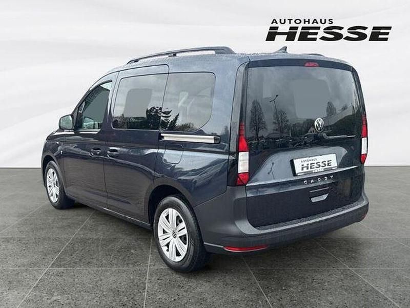 Second-hand VW Caddy 122 CP (89 kW) 2022 Albastru Monovolum