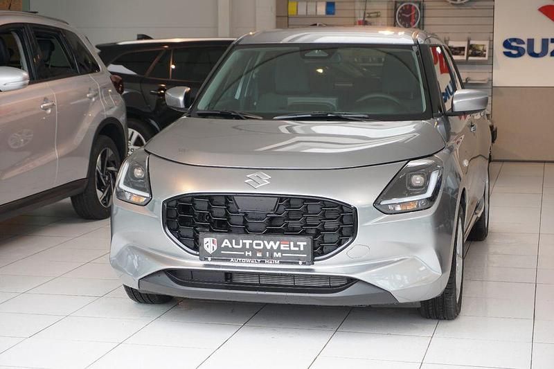 Neu Suzuki Swift 83 PS (61 kW) 2025 Silber Kleinwagen