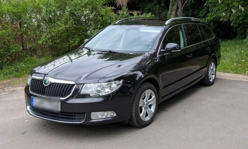 Schwarz Gebraucht 2011 Skoda Superb Ambition Kombi | 8.500 € (Fairer Preis) - Bild 1/4