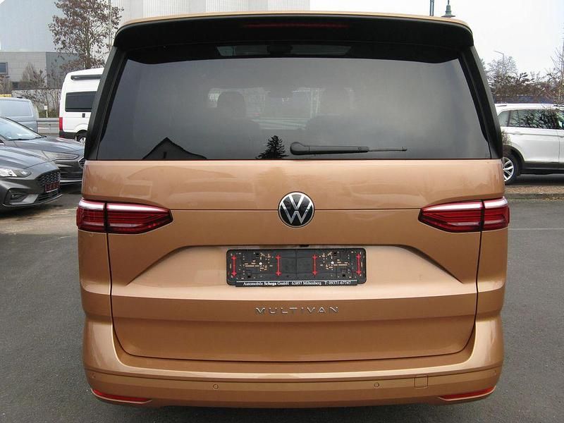 Gebraucht VW Multivan Life 150 PS (110 kW) 2024 Braun Van