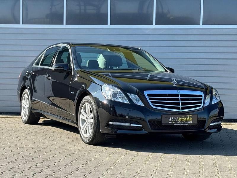 Gebraucht Mercedes E200 Avantgarde 184 PS (135 kW) 2011 Schwarz Limousine