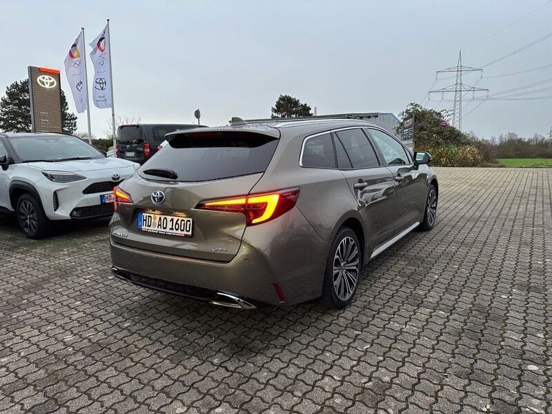 Gebraucht Toyota Corolla Team 196 PS (144 kW) 2024 Grün Kombi