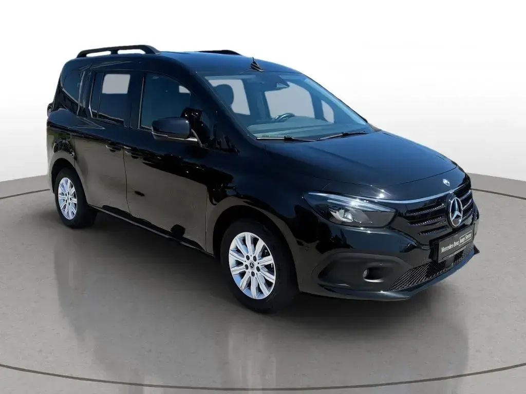 Gebraucht Mercedes EQT200 89 kW (122 PS) 2024 Schwarz Van / Kleinbus