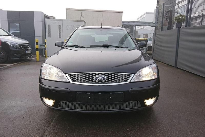 Gebraucht Ford Mondeo Ambiente 125 PS (91 kW) 2006 Schwarz Kombi