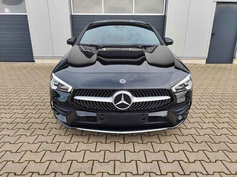 Gebraucht Mercedes CLA200 Shooting Brake AMG 163 PS (119 kW) 2021 Schwarz Kombi