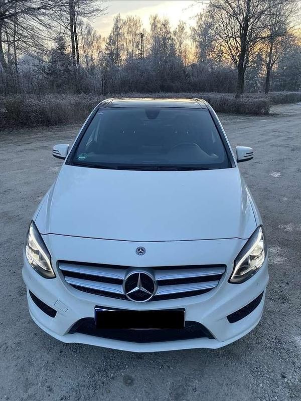 Gebraucht Mercedes B200 AMG line 156 PS (114 kW) 2018 Weiß Van / Kleinbus