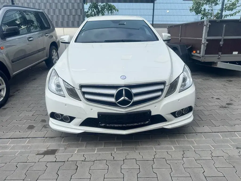 Gebraucht Mercedes E250 204 PS (150 kW) 2010 Schwarz Coupé