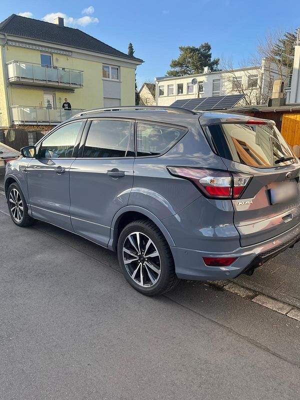 Gebraucht Ford Kuga ST-Line 150 PS (110 kW) 2019 Grau SUV