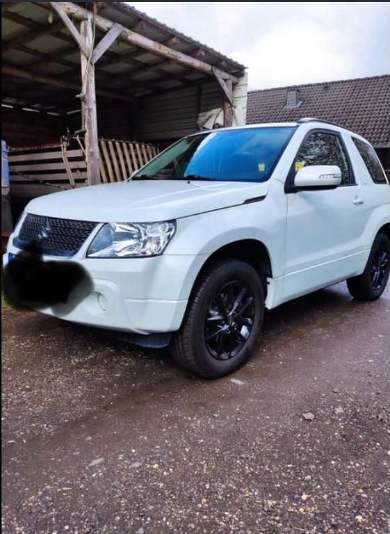 Weiß Gebraucht 2013 Suzuki Grand Vitara City SUV | 9.250 € (Fairer Preis) - Bild 1/2