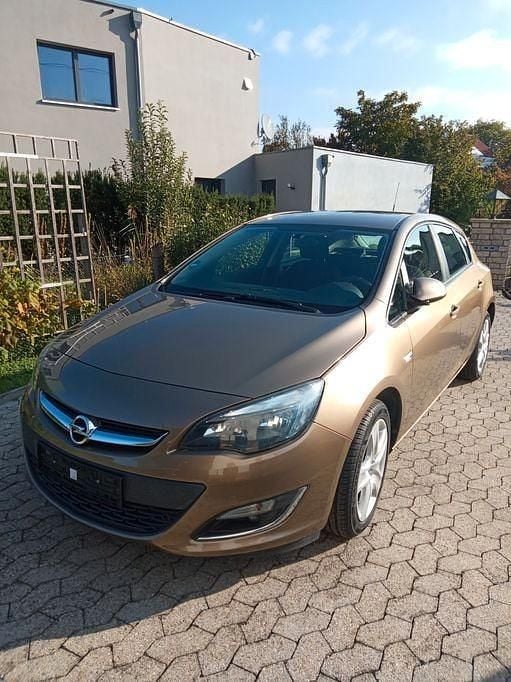 Braun Gebraucht 2012 Opel Astra Limousine | 5.500 € (Fairer Preis) - Bild 1/4