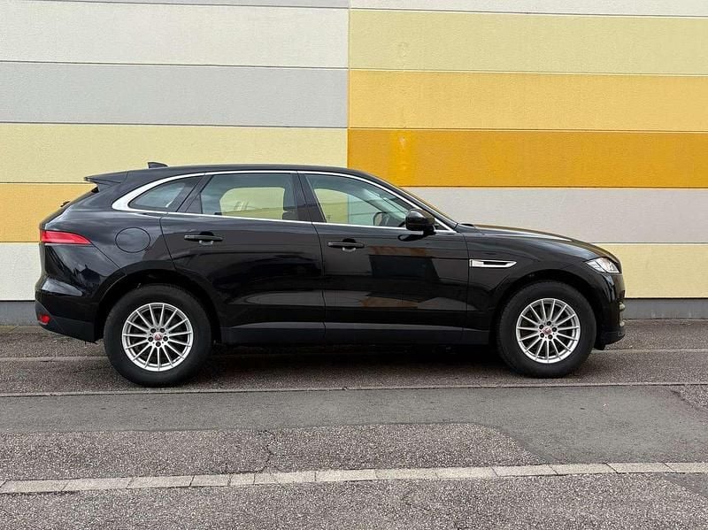 Gebraucht Jaguar F-Pace Pure 300 PS (220 kW) 2018 Santorini black SUV