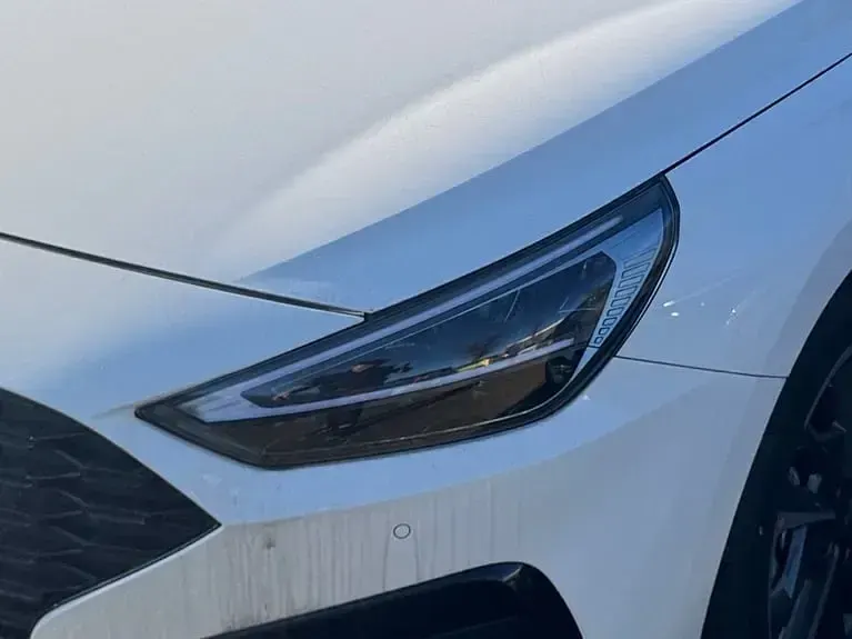 Gebraucht Hyundai i30 Advantage 101 PS (74 kW) 2024 Atlas white / sol Coupé