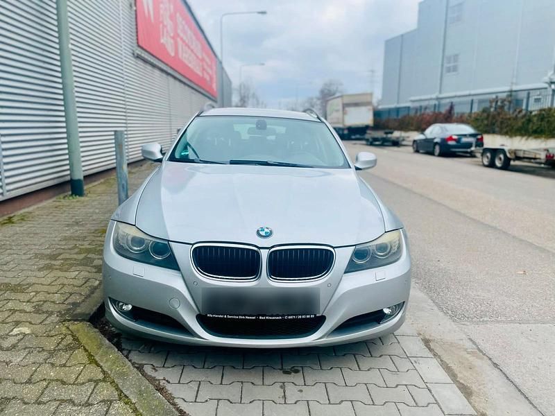 Gebraucht BMW 318 143 PS (105 kW) 2009 Silber Kombi