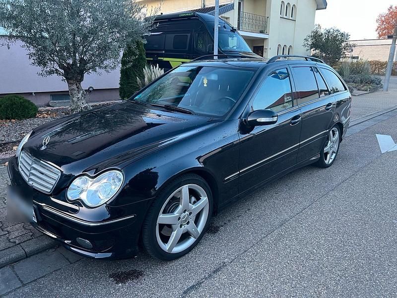 Schwarz Gebraucht 2006 Mercedes C320 Avantgarde Kombi | 2.850 € (Guter Preis) - Bild 1/4