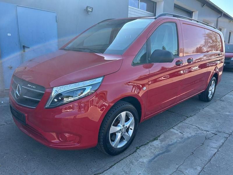 Rot Gebraucht 2017 Mercedes Vito Van / Kleinbus | 29.617 € (Fairer Preis) - Bild 1/4