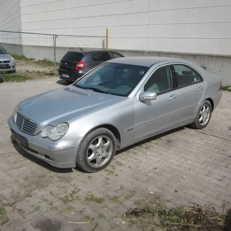 Second-hand Mercedes C220 Elegance 143 CP (105 kW) 2001 Argintiu Berlinǎ